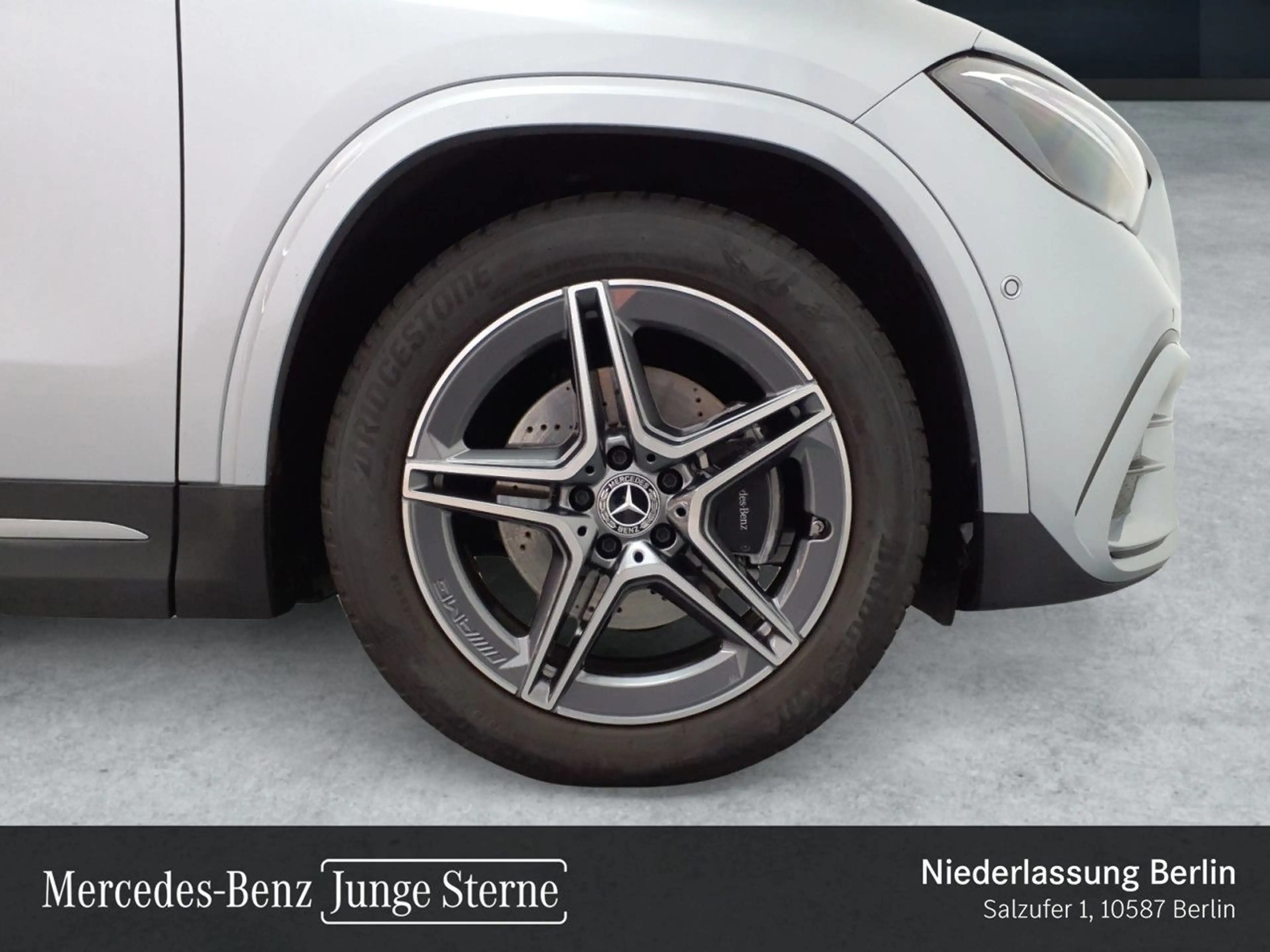 Mercedes-Benz GLA 200 AMG+LED+KAMERA+KEYLESS+7G — photo 3