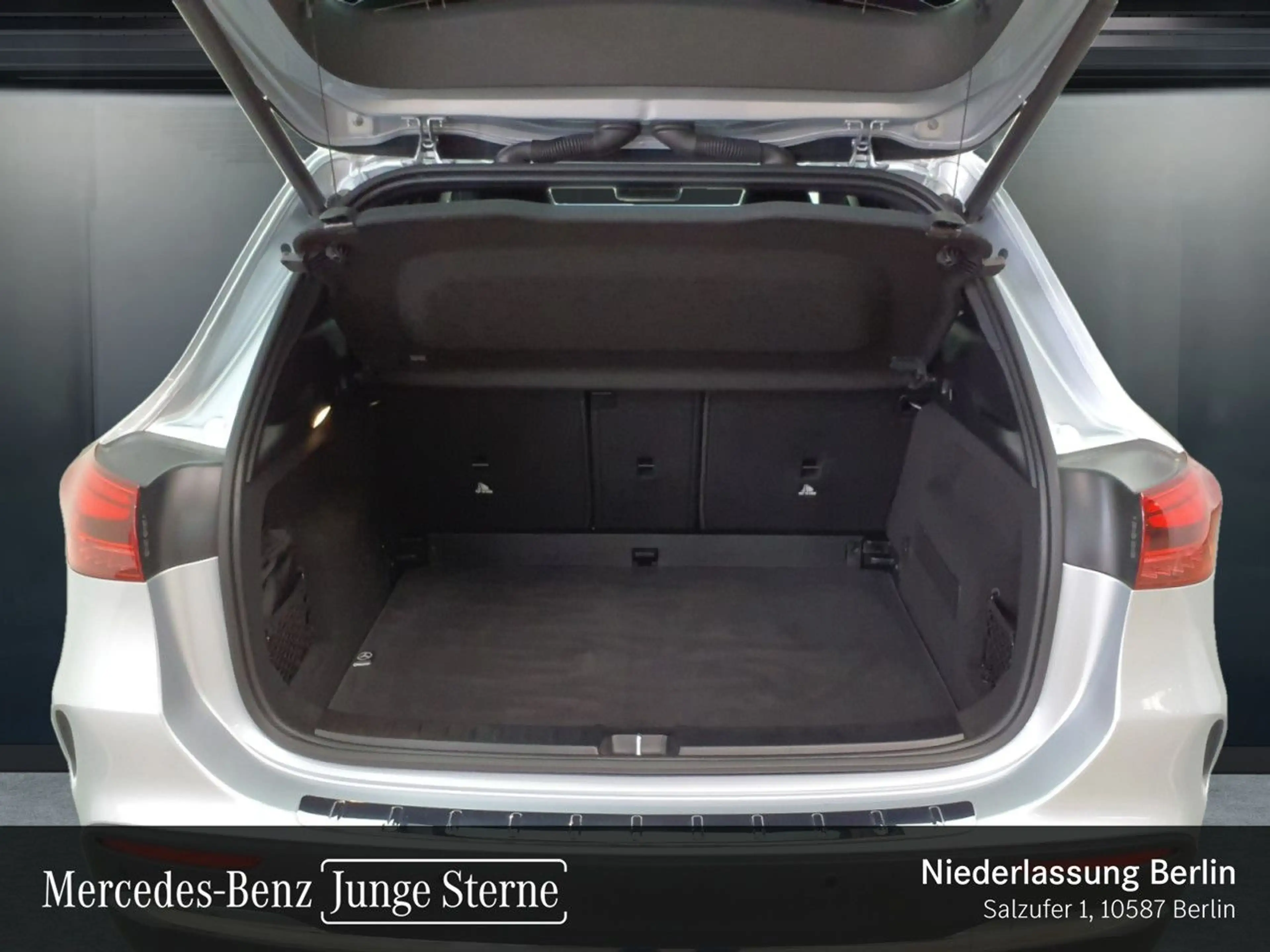 Mercedes-Benz GLA 200 AMG+LED+KAMERA+KEYLESS+7G — photo 6