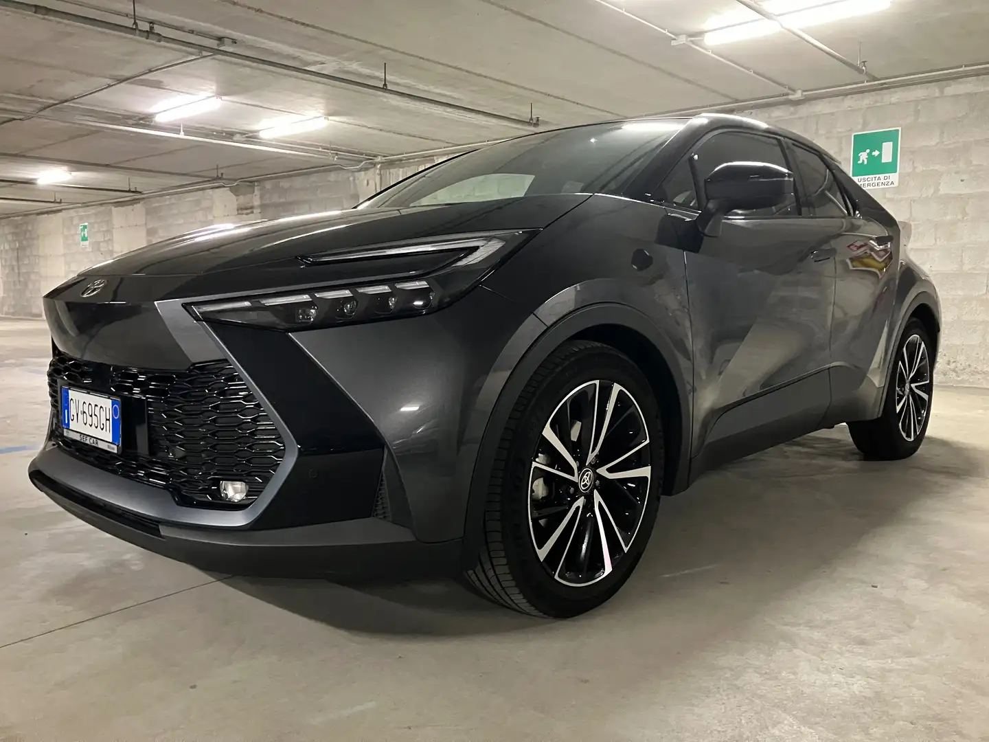 Toyota C-HR C-HR 1.8 hv Lounge fwd e-cvt Gris - 1