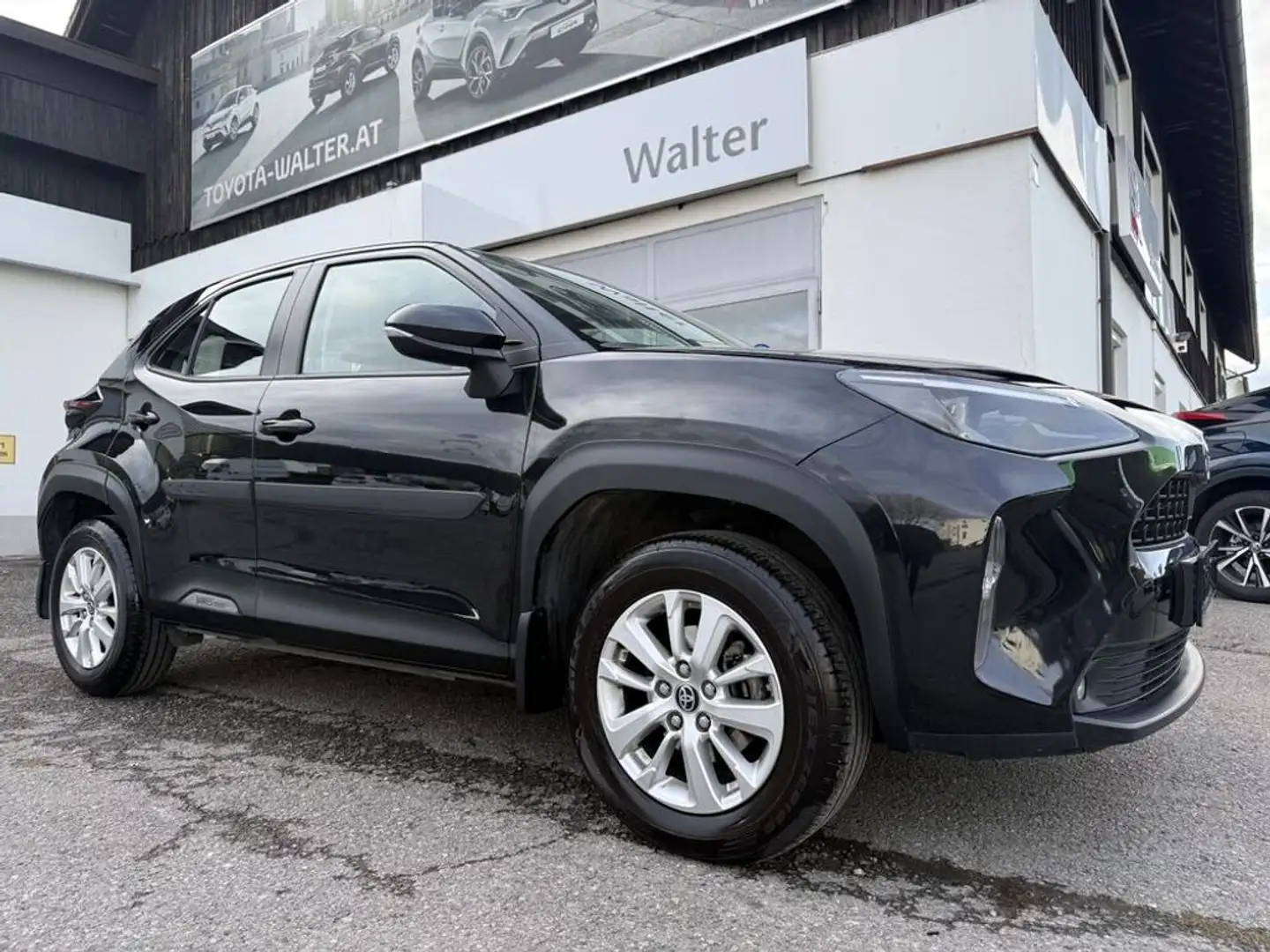 Toyota Yaris Cross 1,5 VVT-ie Active Schwarz - 1