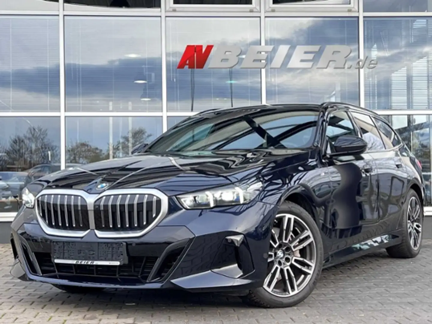 BMW 540 d xDrive Standheiz. AHK Leder braun M Sport Schwarz - 1