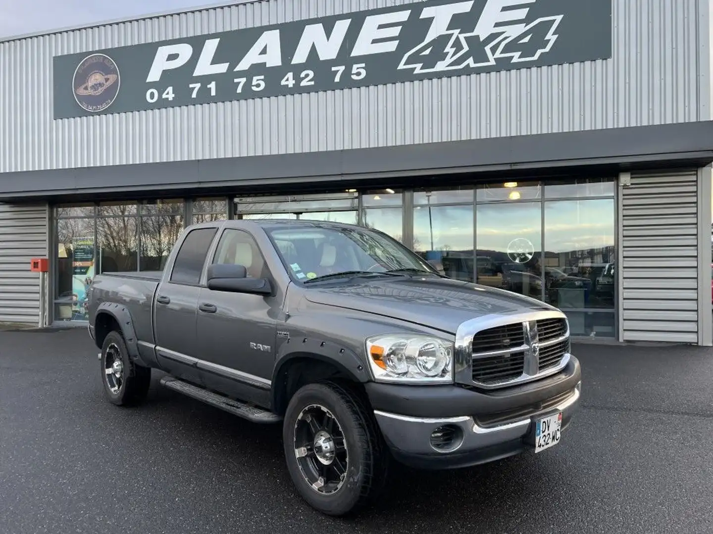 Dodge RAM 1500 4x4 Quad Cab 5.7 L V8 345 CV Ethanol Gris - 2