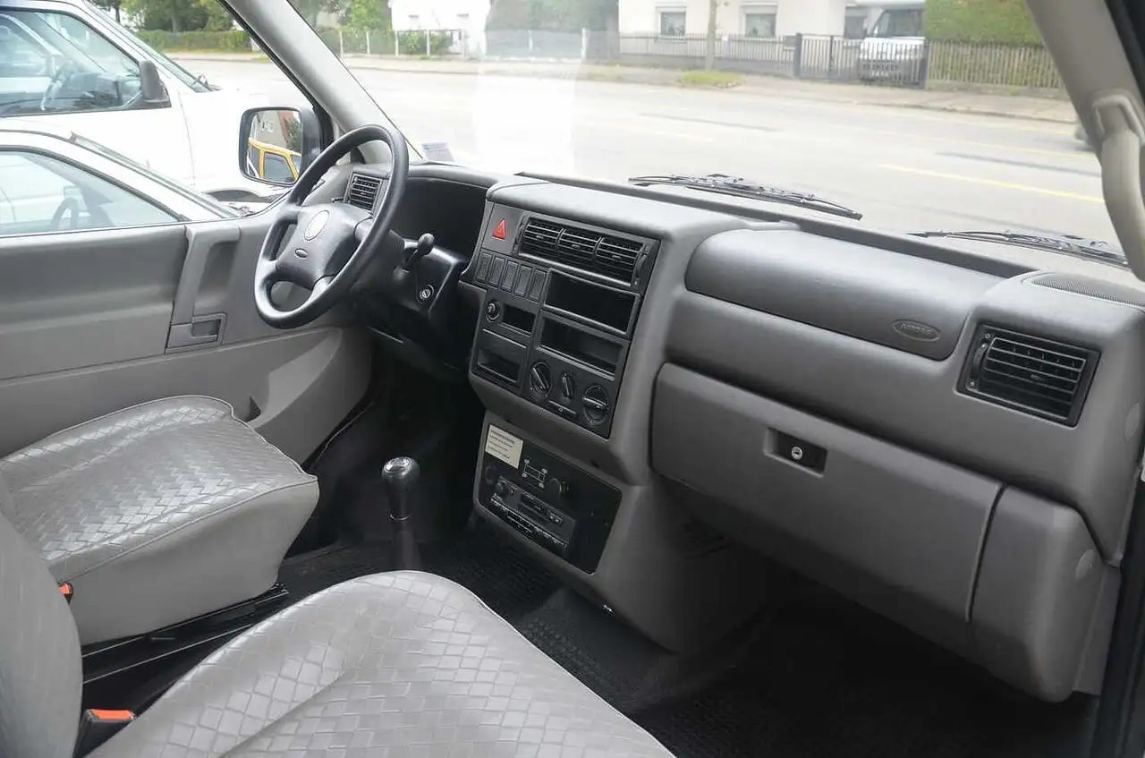 Volkswagen T4 Bus Syncro 2,5 Benziner, original 14100km, foto 6