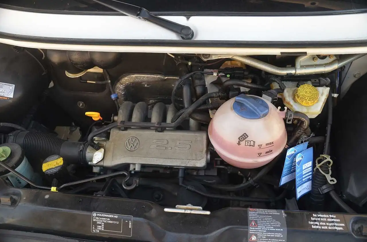 Volkswagen T4 Bus Syncro 2,5 Benziner, original 14100km, foto 12