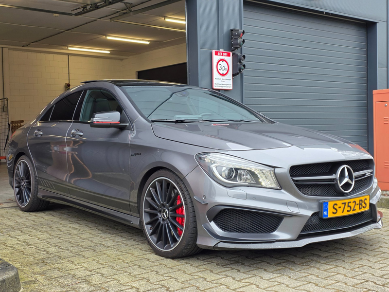 Mercedes-Benz CLA 45 AMG 4MATIC Edition 1 / PANO / CARPLAY / CAMERA / ALCAN — photo 10