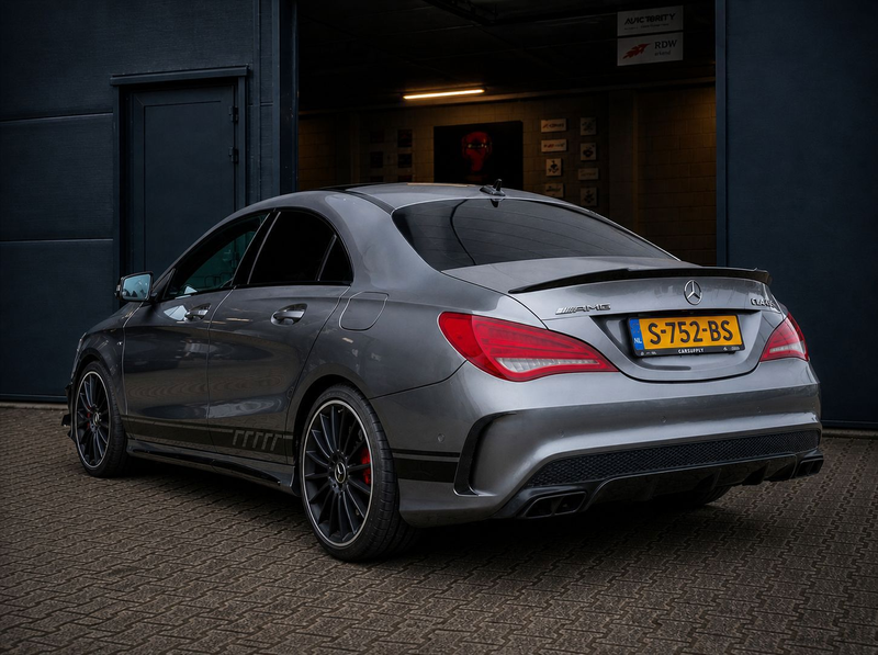Mercedes-Benz CLA 45 AMG 4MATIC Edition 1 / PANO / CARPLAY / CAMERA / ALCAN — photo 4
