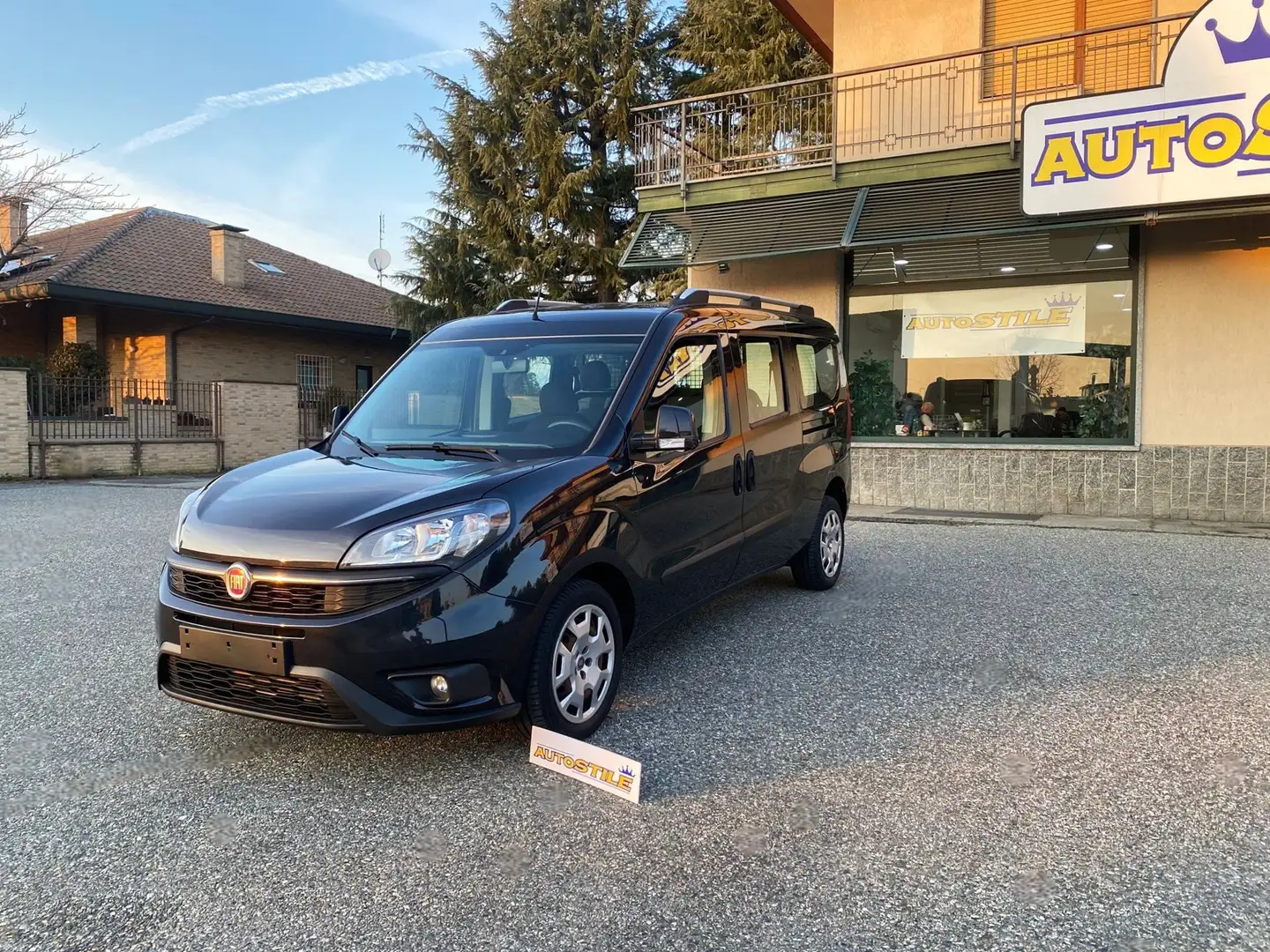 Fiat Doblo MAXI PASSO LUNGO 1.6 M-Jet AUTOCARRO N1 5 POSTI Noir - 2
