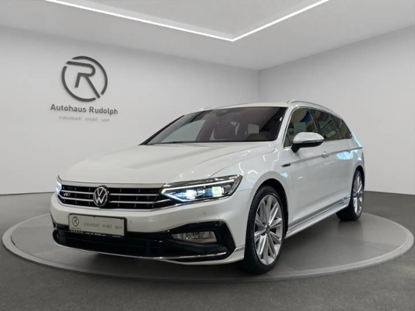 Volkswagen Passat Variant 2.0 TSI 4Motion DSG Elegance R-Line Weiß - 2