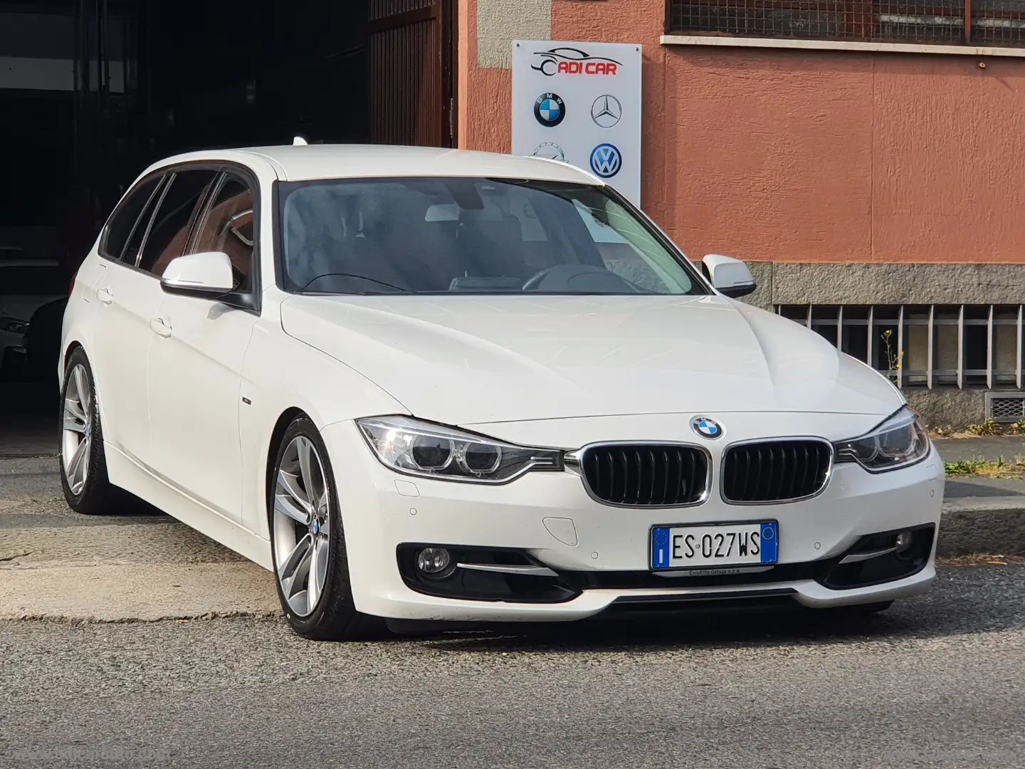 BMW 330 330dA Touring Sport Bianco - 1