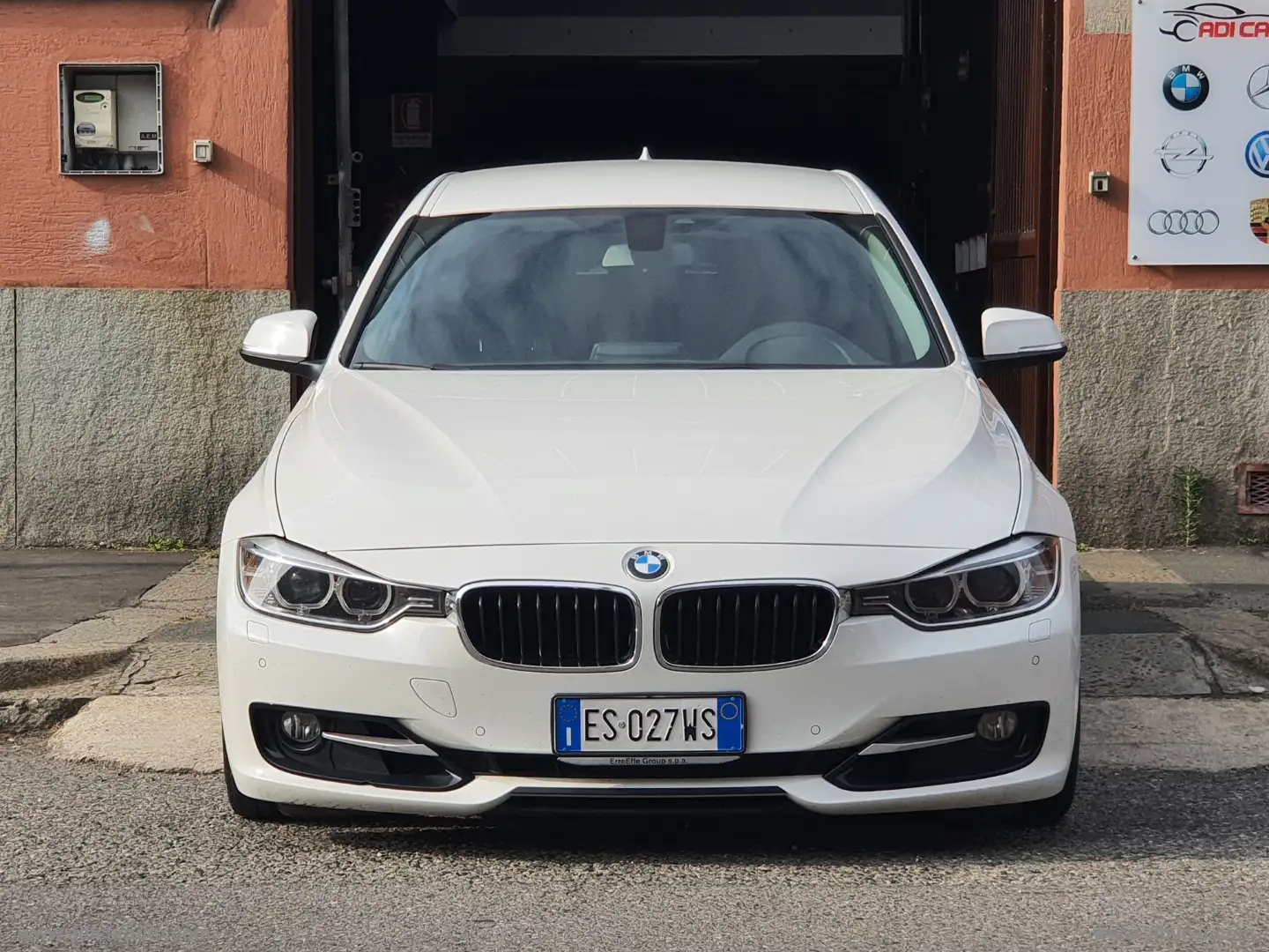 BMW 330 330dA Touring Sport Bianco - 2