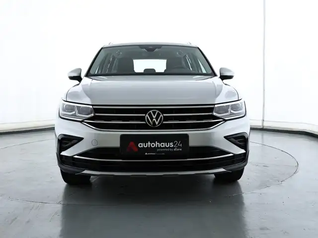 Volkswagen Tiguan view 2