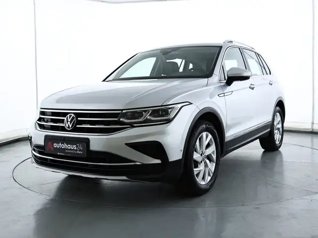 Volkswagen Tiguan view 3