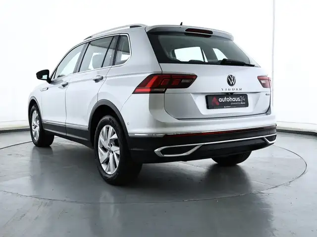 Volkswagen Tiguan view 4