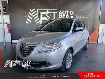 Ypsilon 1.2 8v Gold s&s 69cv