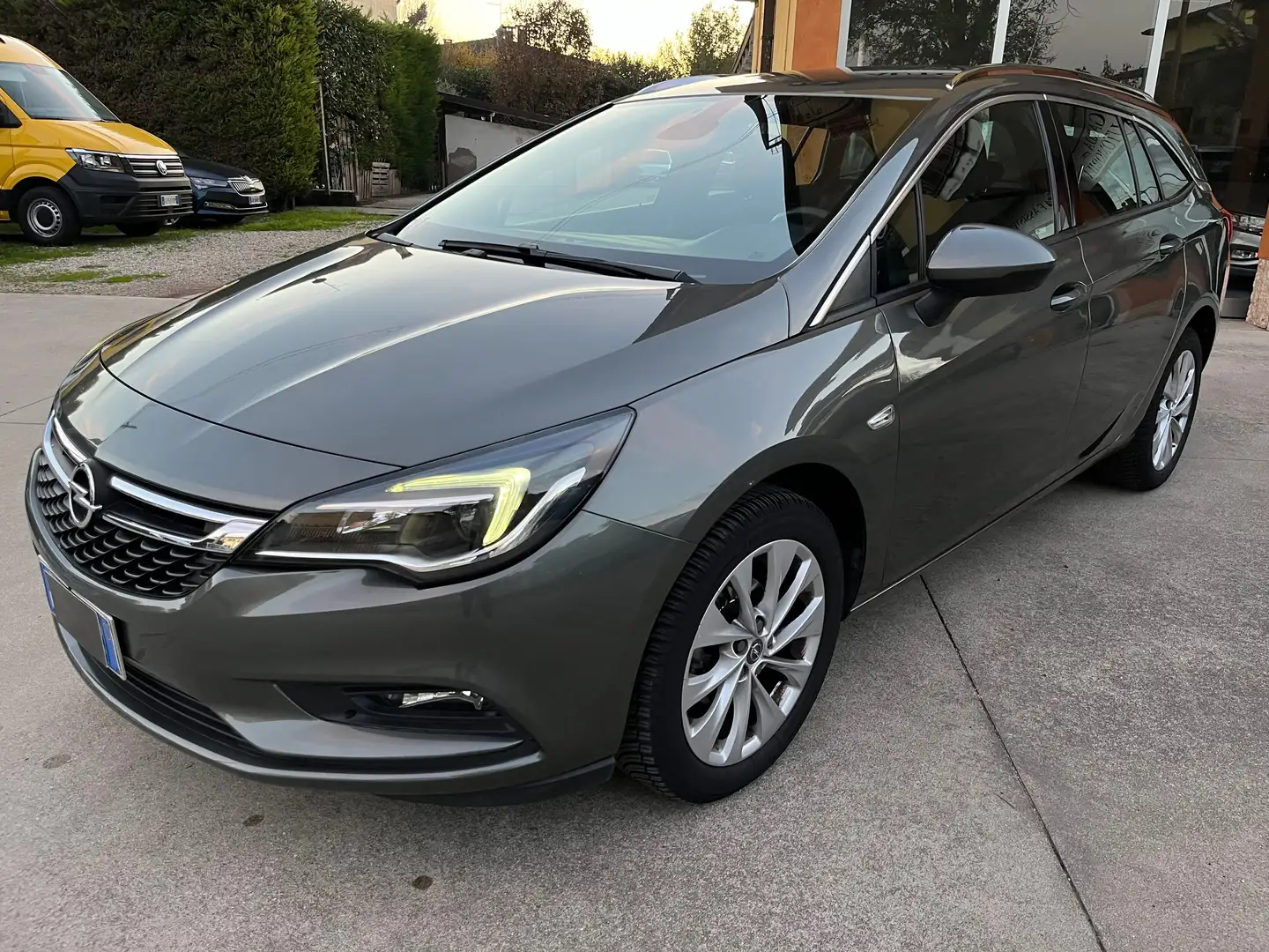 Opel Astra Sports Tourer 1.4 t Dynamic ecoM 110cv Gris - 1