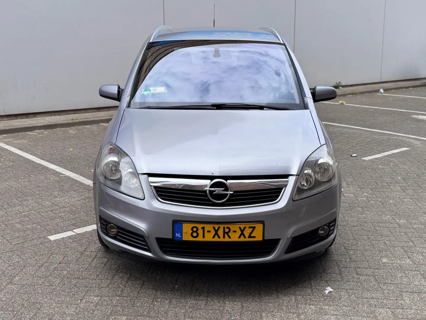 Opel Zafira 2.2 Executive, 7-Pers, AIRCO, NAP, APK Grijs - 2