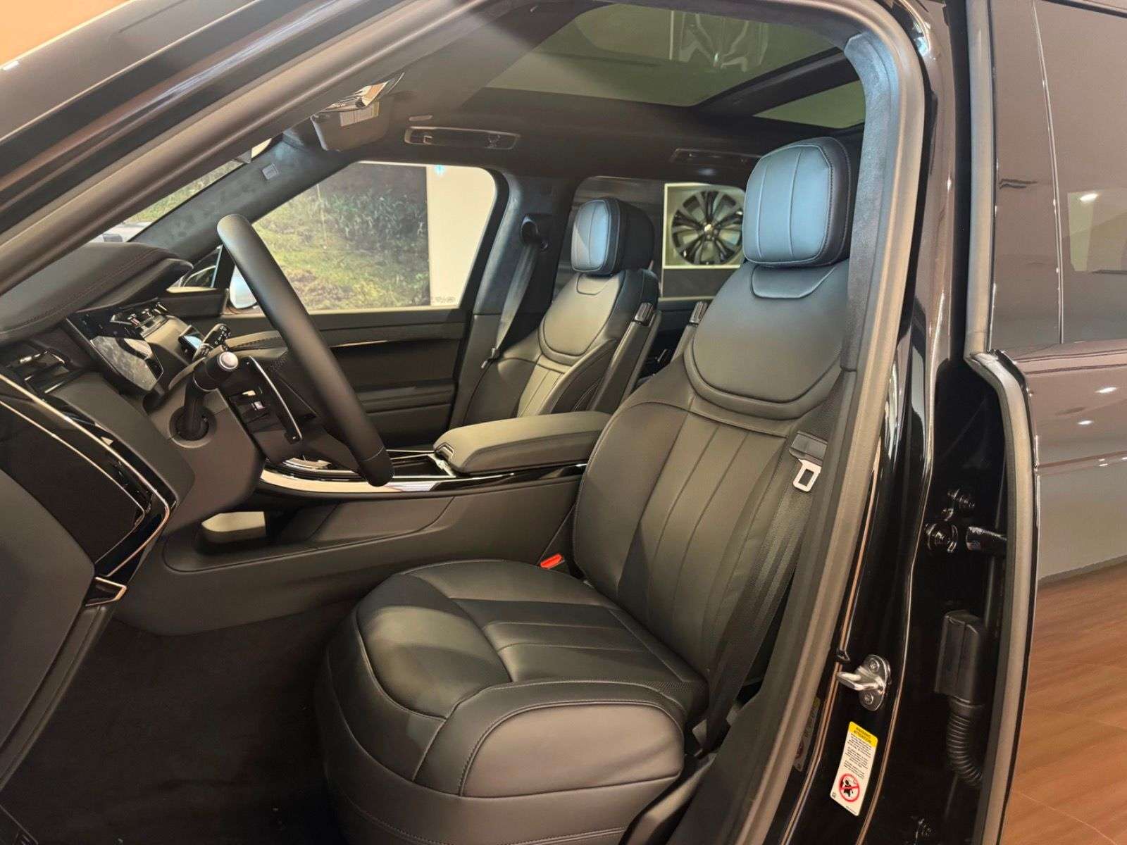 2026 Land Rover Range Rover Sport CALL 403-910-7881 OR 587-355-2339 FOR IMMEDIATE RE thumb 8