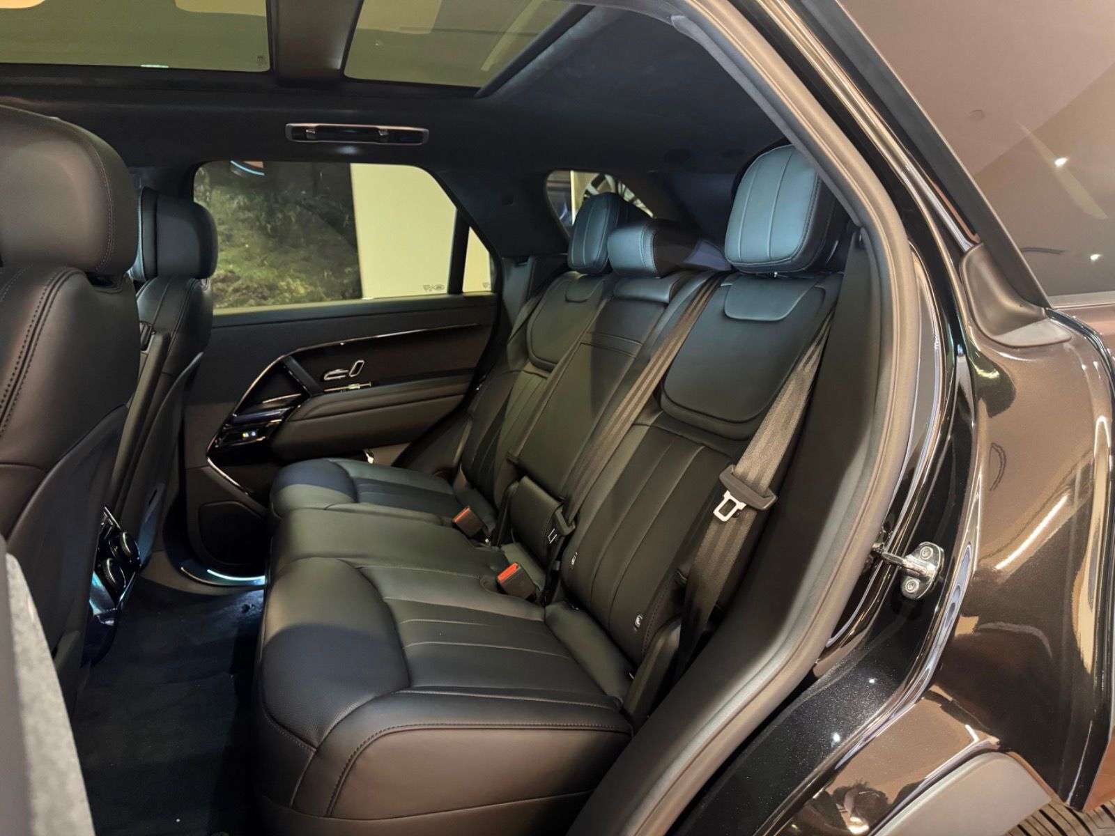 2026 Land Rover Range Rover Sport CALL 403-910-7881 OR 587-355-2339 FOR IMMEDIATE RE thumb 14