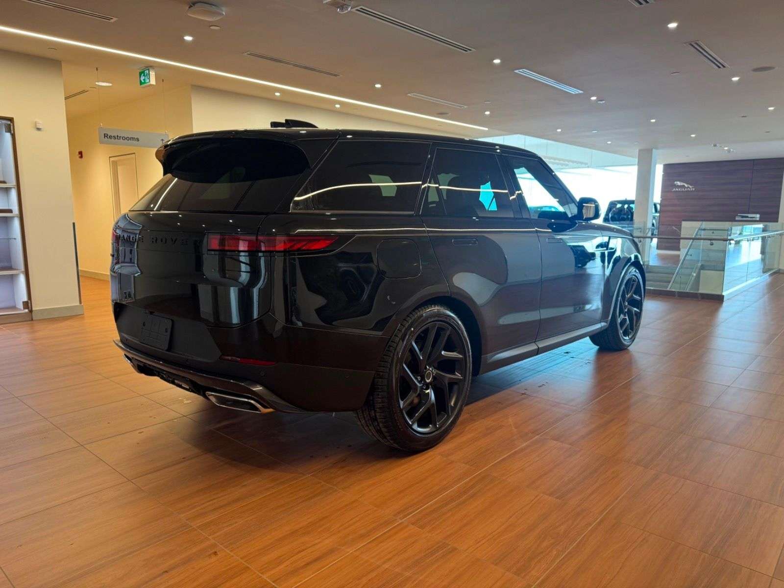 2026 Land Rover Range Rover Sport CALL 403-910-7881 OR 587-355-2339 FOR IMMEDIATE RE thumb 13