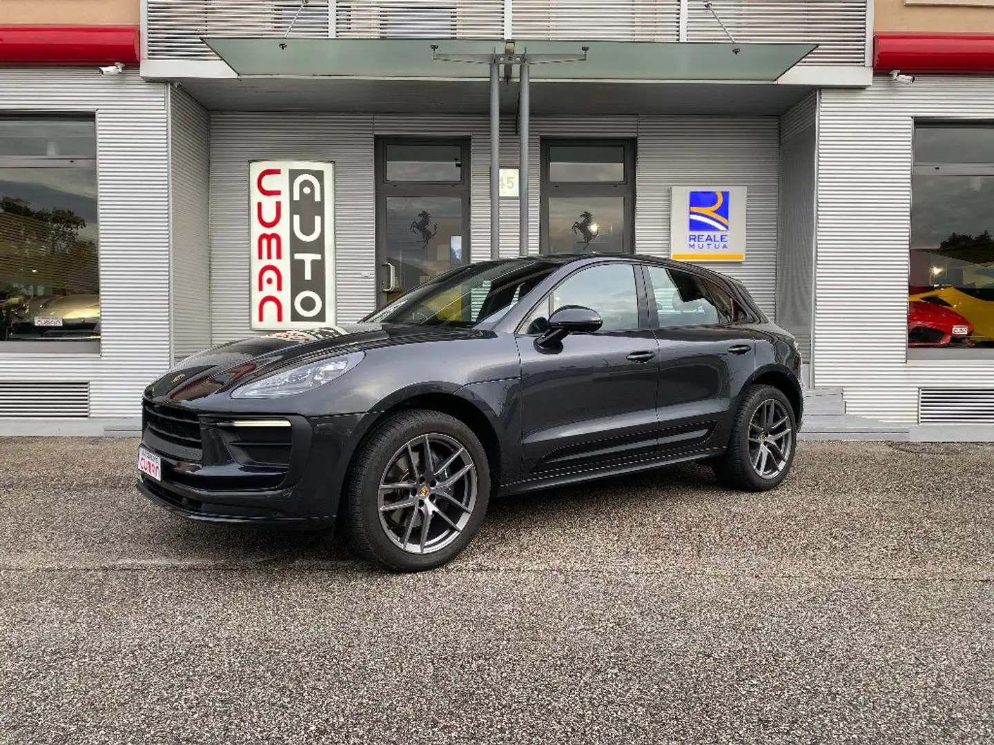 Porsche Macan 2.0 Grau - 1