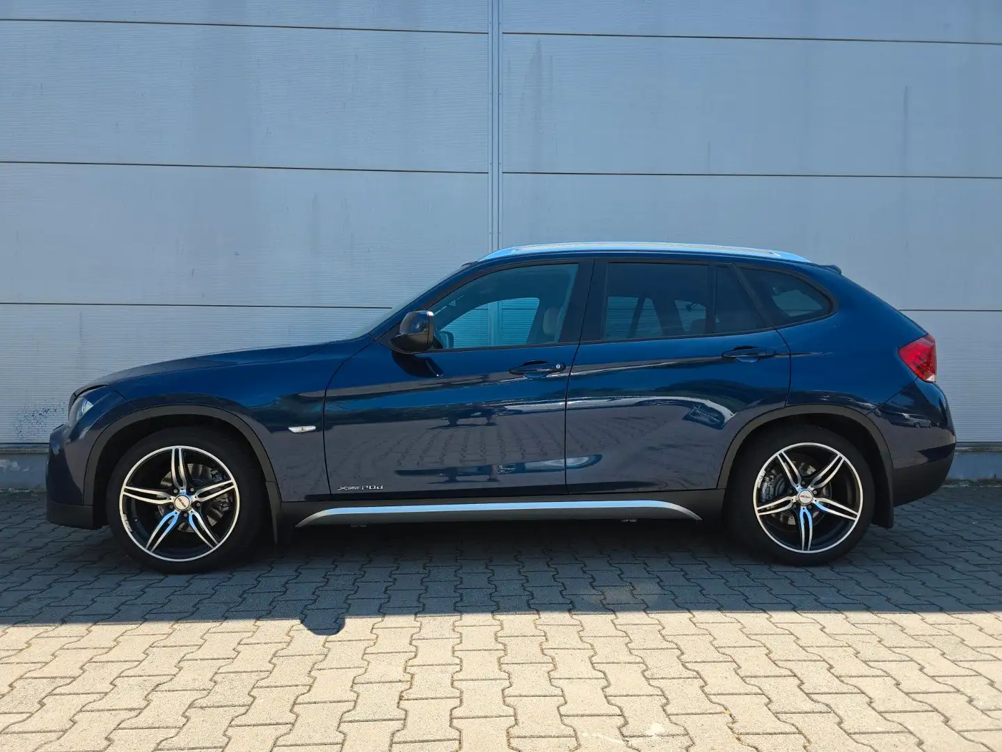 BMW X1 20d xDrive (AC Schnitzer Tune/Navi Pro) Bleu - 1