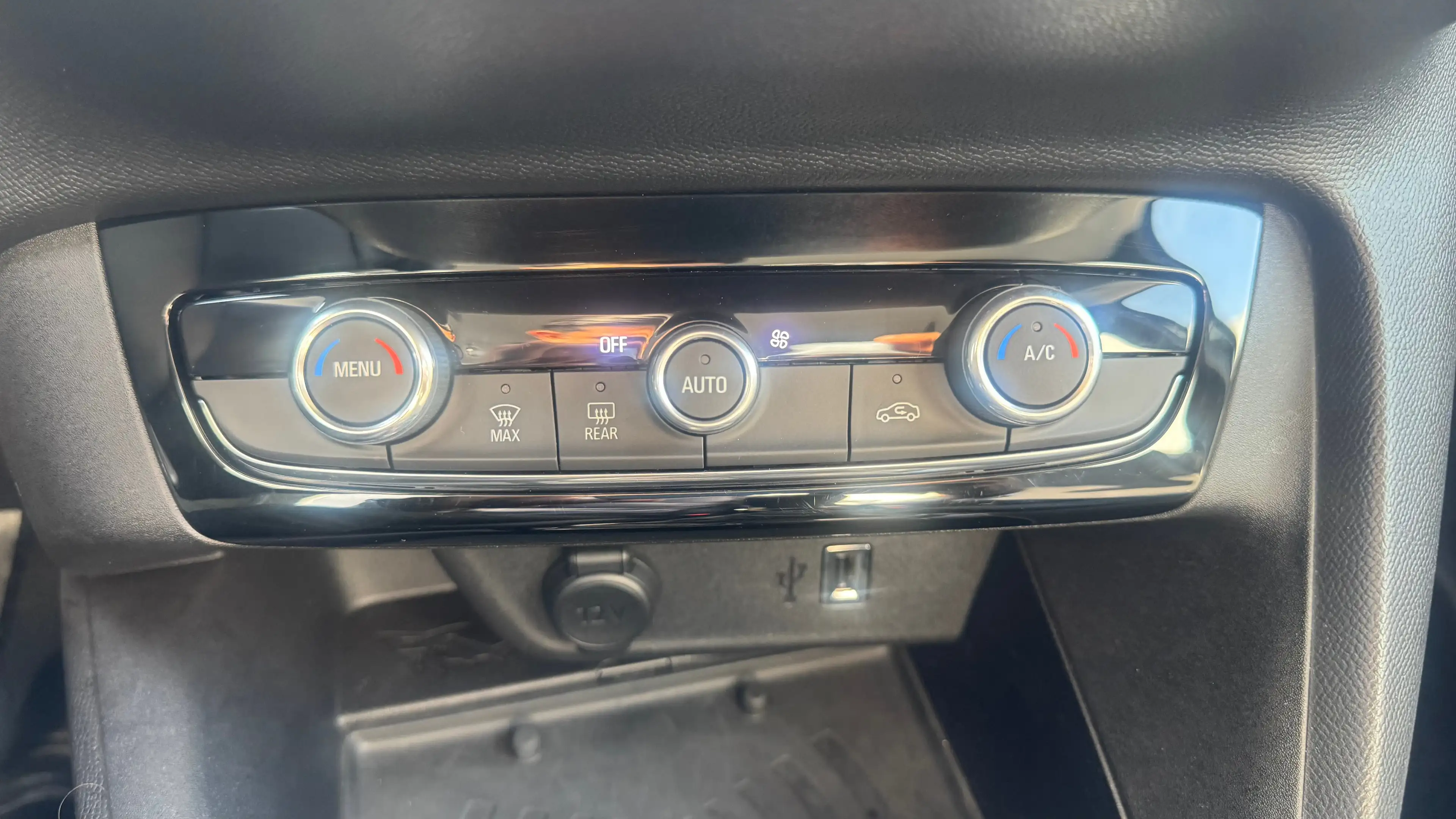 Opel Corsa 1.2 TURBO 100PK ELEGANCE / NAVI / LEDER / CLIMA / — photo 32