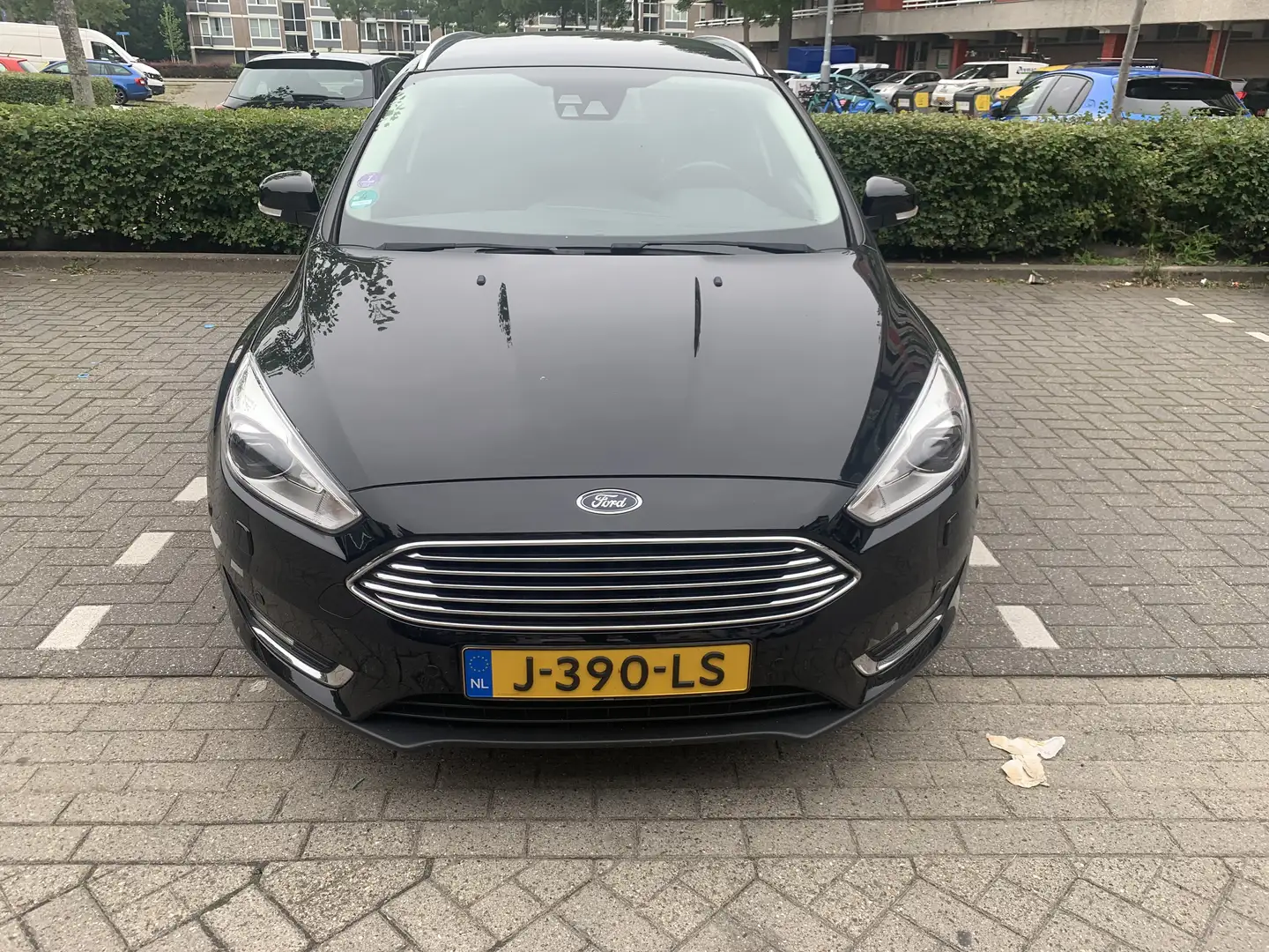 Ford Focus 1.5 Titanium Zwart - 1