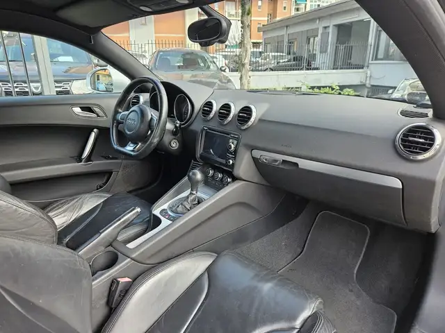 Audi TT view 9