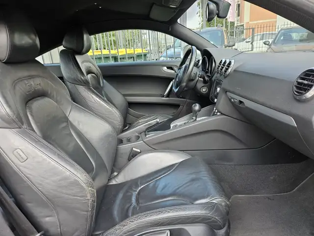 Audi TT view 10
