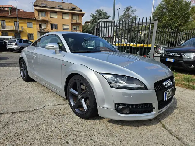 Audi TT view 3