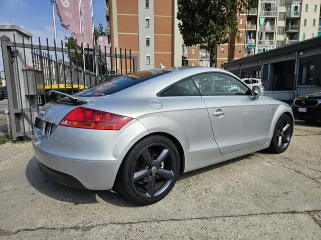 Audi TT view 4