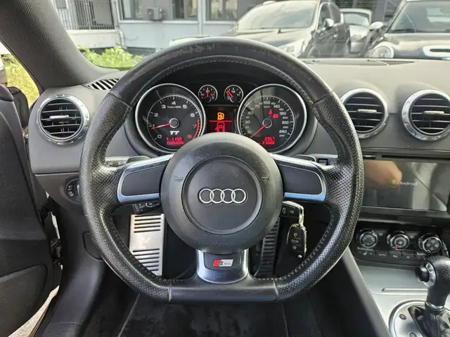 Audi TT view 12