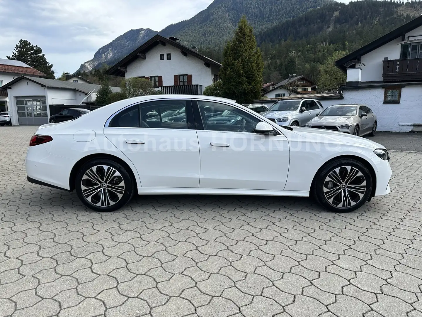 Mercedes-Benz E 300 E 300e EQ AVANTGARDE DISTRONIC KEYGO 19" CARPLAY Wit - 2