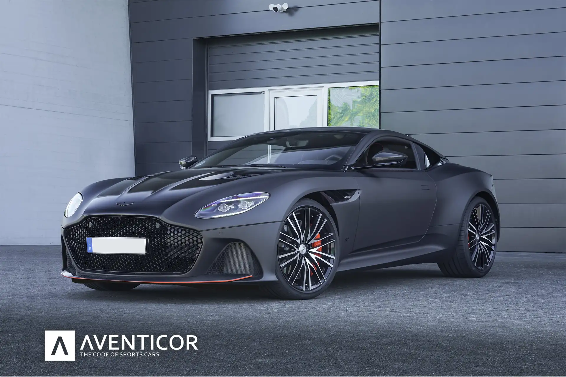 애스턴마틴 DBS Coupe 2023 네이비 사진 2