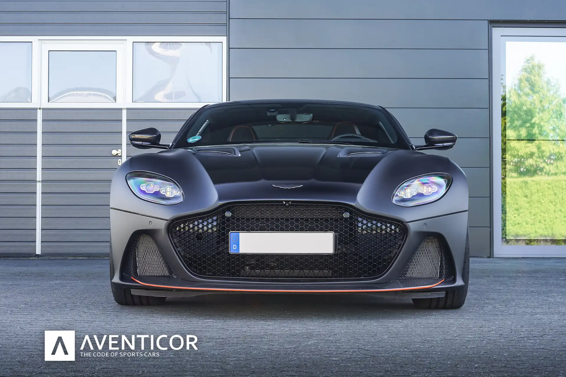 애스턴마틴 DBS Coupe 2023 네이비 사진 5