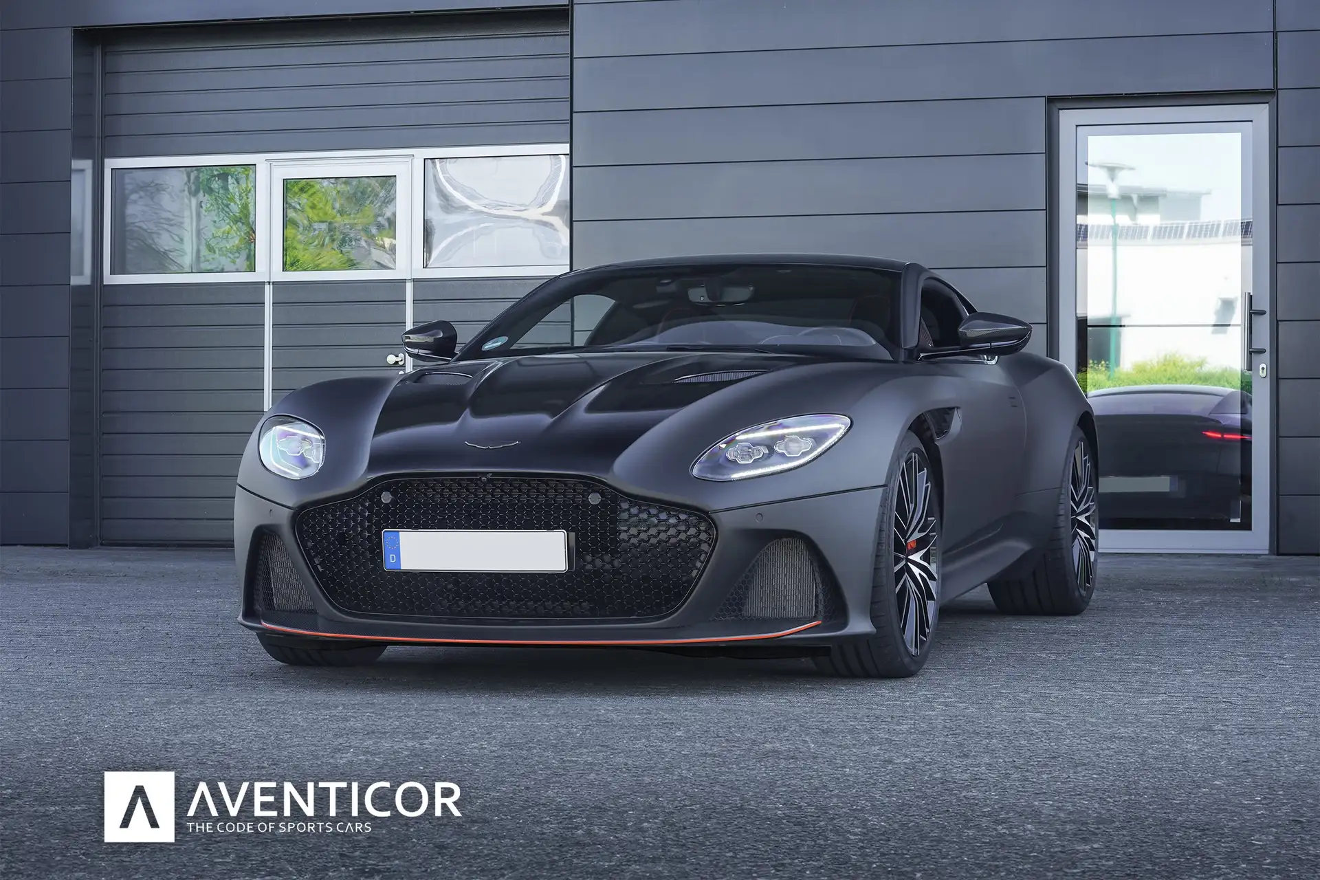 애스턴마틴 DBS Coupe 2023 네이비 사진 3