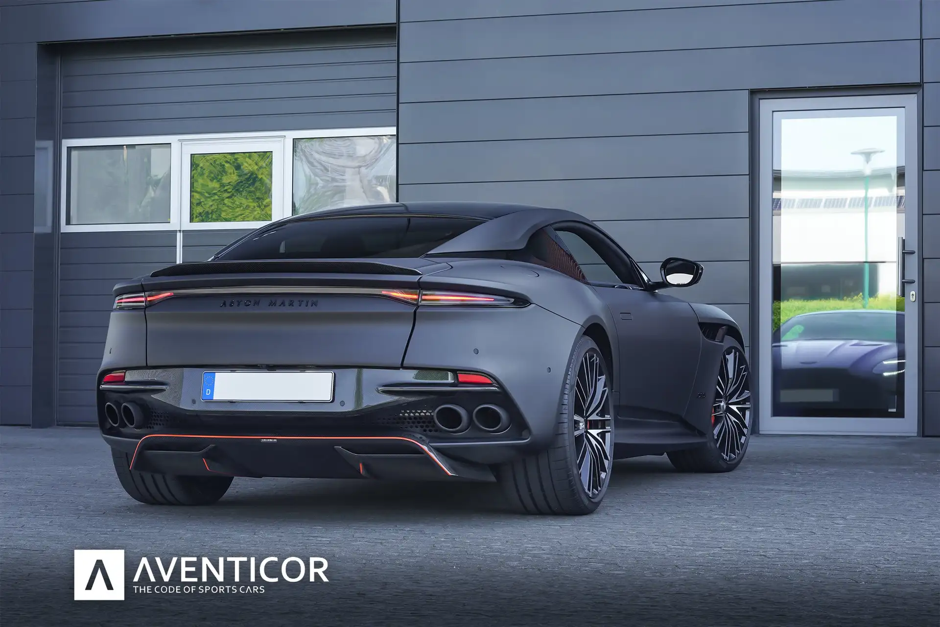 애스턴마틴 DBS Coupe 2023 네이비 사진 4
