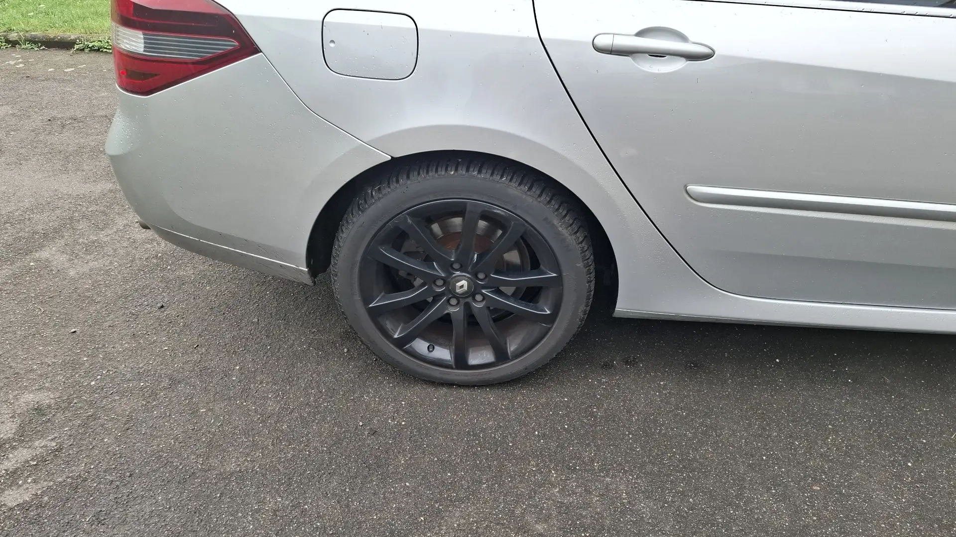 Renault Laguna Laguna Grandtour dCi 150 GT incl. 2. Satz Felgen Srebrny - 2