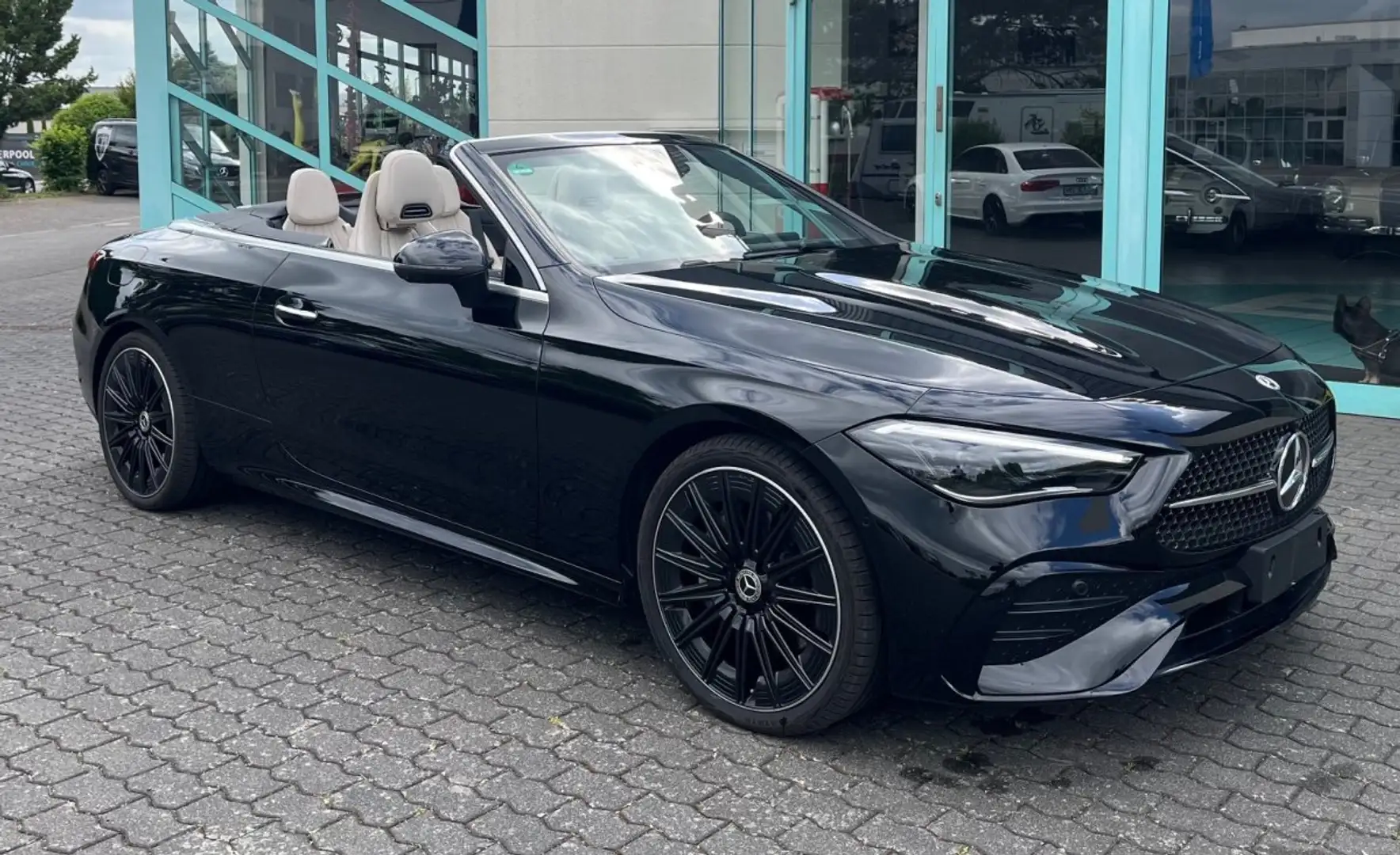 Mercedes-Benz CLE 200 4MATIC mit AMG Paket Negru - 1