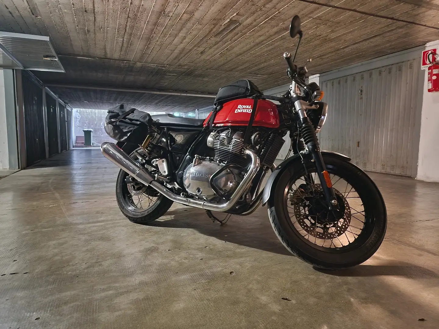Royal Enfield Continental GT Rojo - 1
