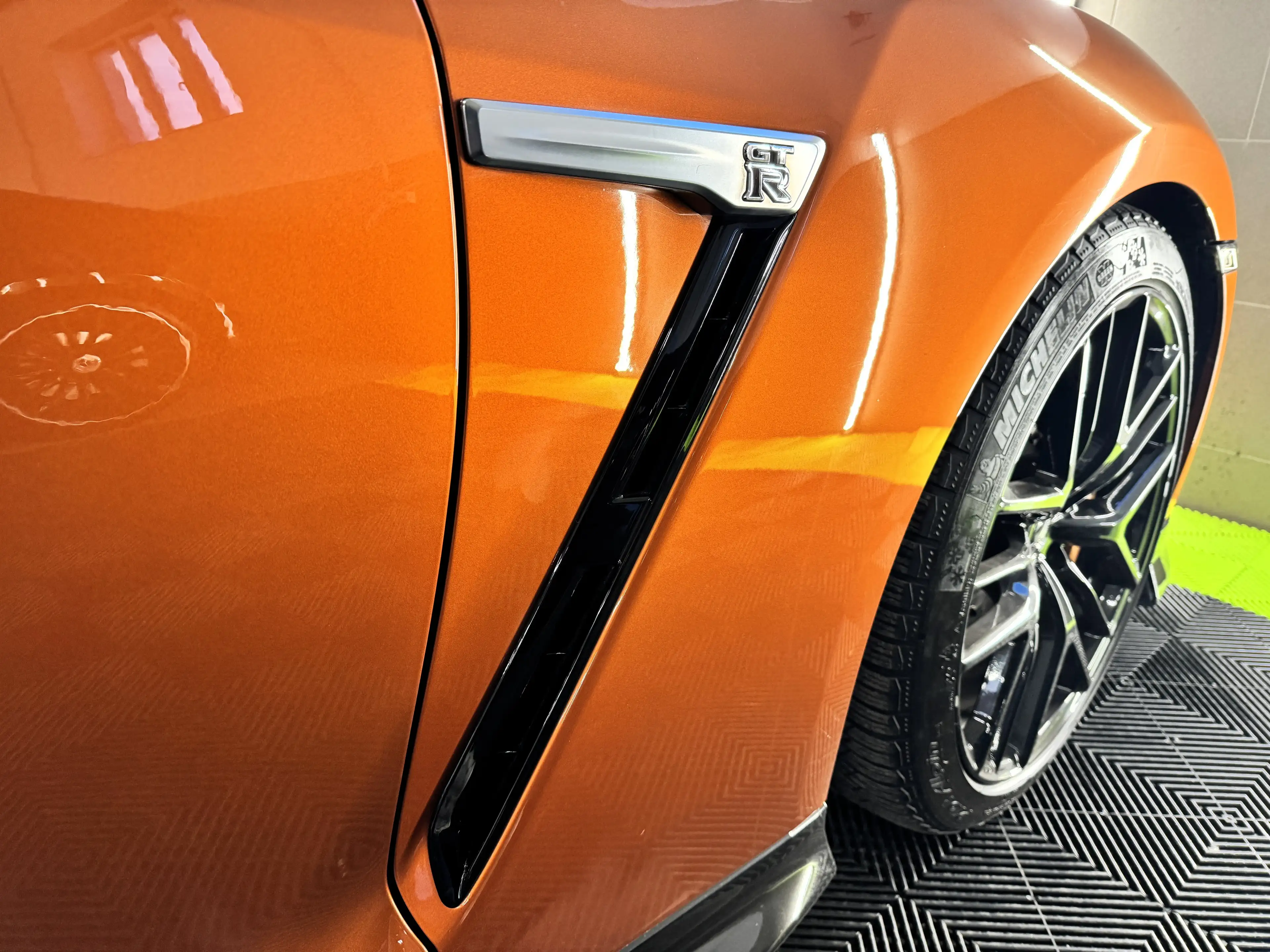 Nissan GT-R R35 Prestige Edition Katsura Orange/Bose/Carbon — photo 11