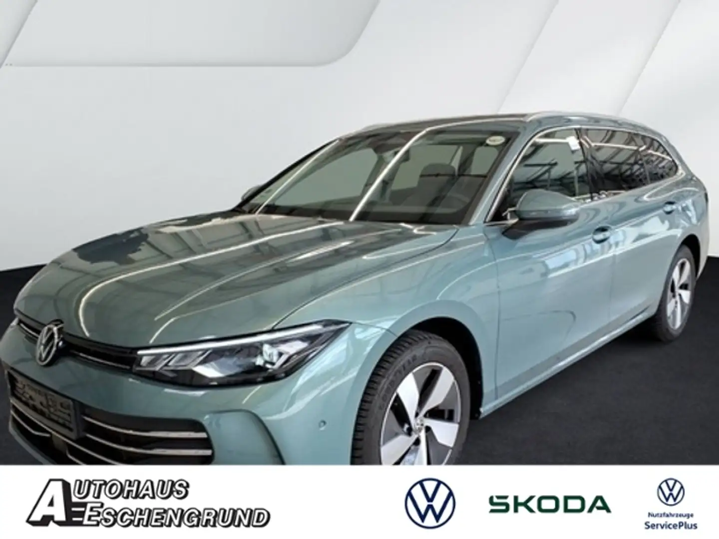 Volkswagen Passat Variant 1.5 TSI DSG BUSINESS AHK NAVI IQ.DRIVE GJR AREA V Grün - 1