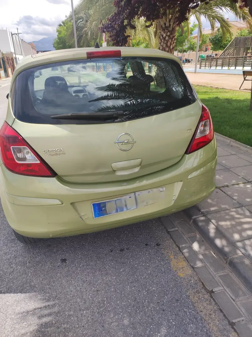Opel Corsa 1.2 Enjoy Verde - 2
