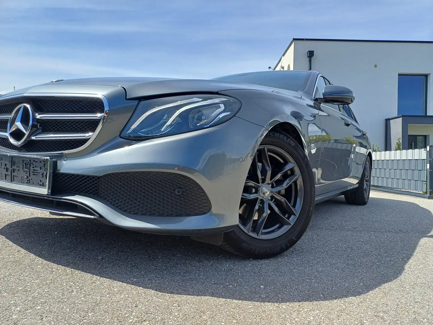 Mercedes-Benz E 200 d 9G-TRONIC Avantgarde Grau - 2