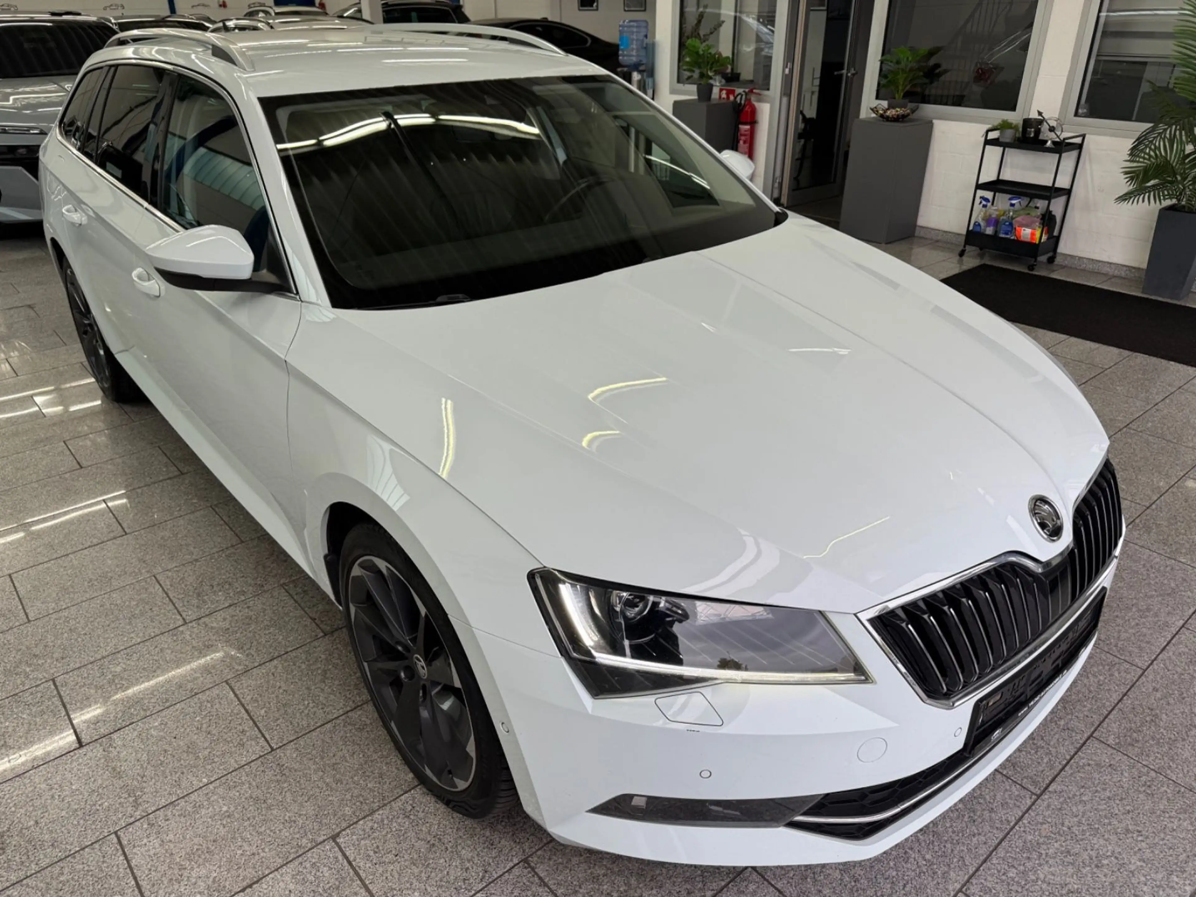 Skoda Superb 2.0 TDI*AUTO*CAM*NAV*BI-XN*MMRY*ACC*STDHZ — photo 5