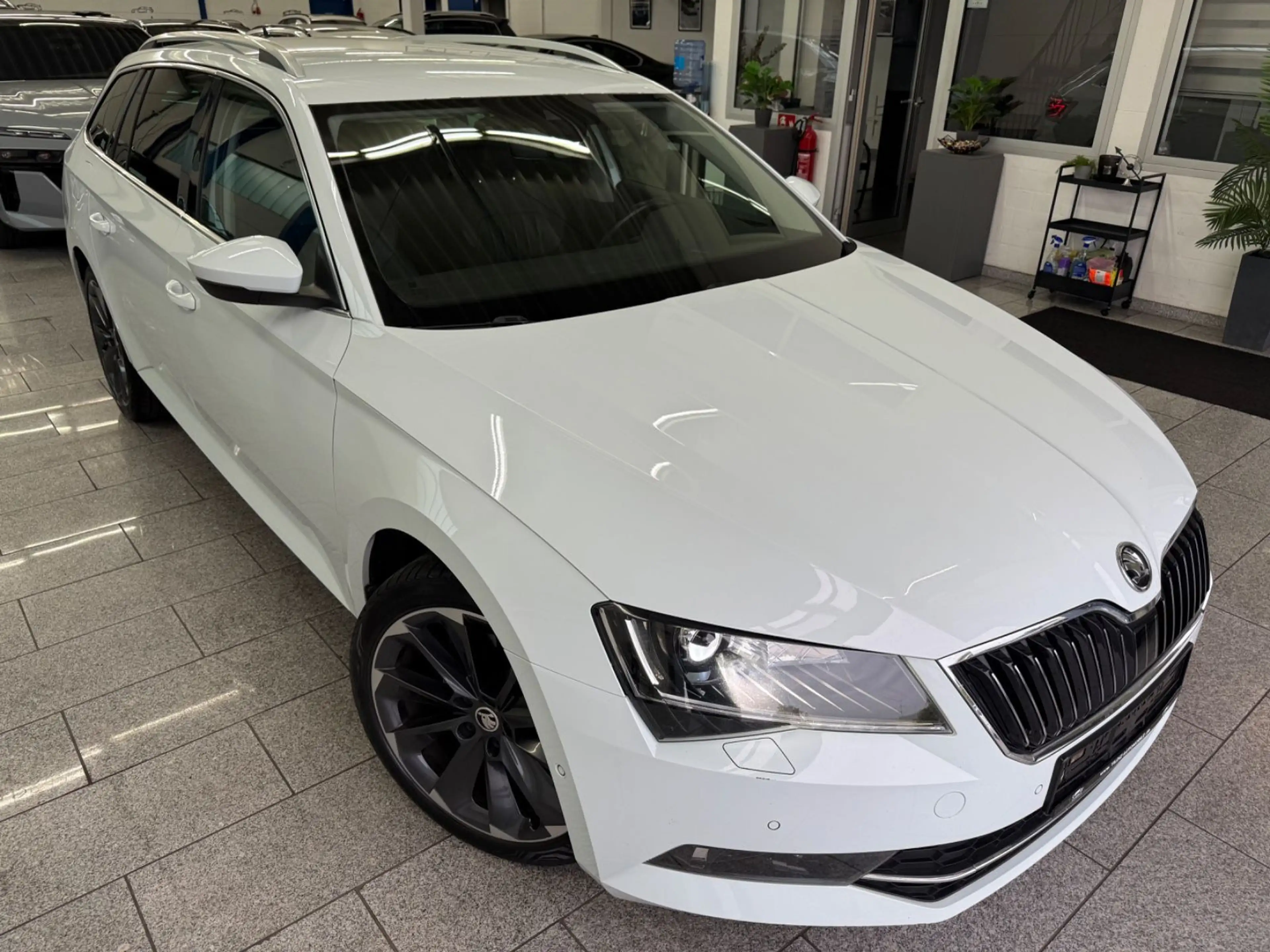 Skoda Superb 2.0 TDI*AUTO*CAM*NAV*BI-XN*MMRY*ACC*STDHZ — photo 4