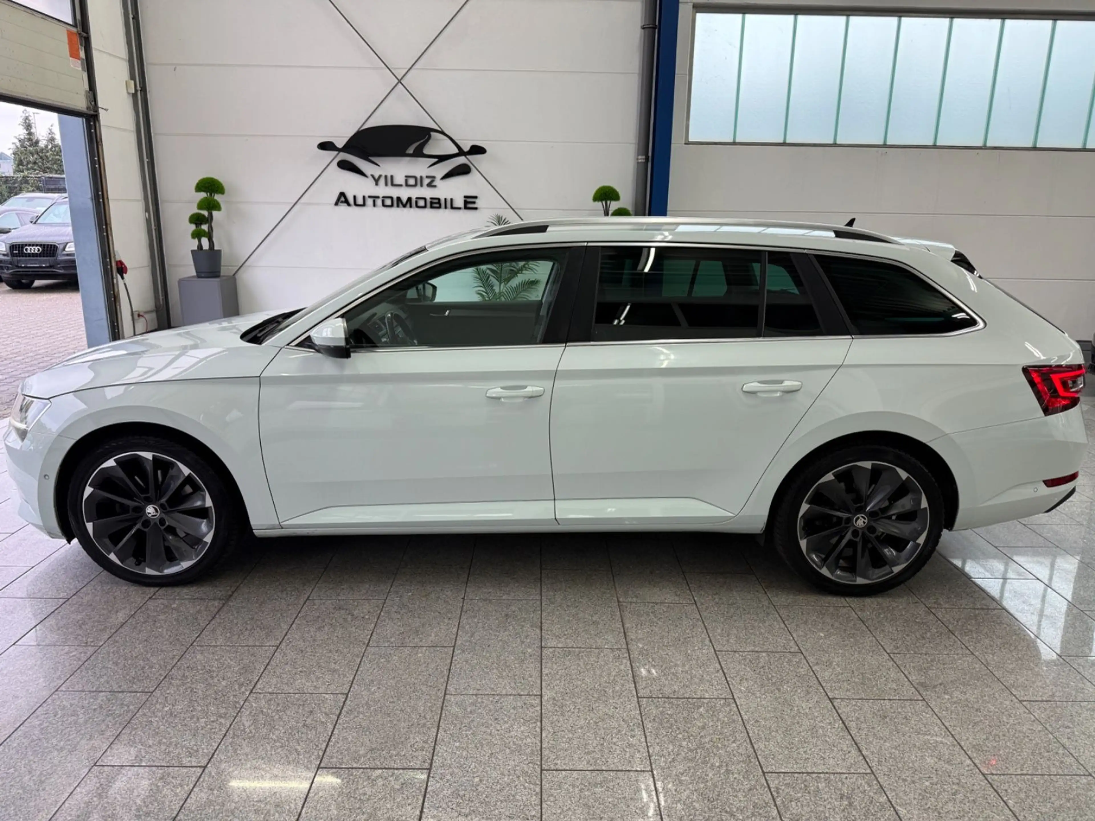 Skoda Superb 2.0 TDI*AUTO*CAM*NAV*BI-XN*MMRY*ACC*STDHZ — photo 10