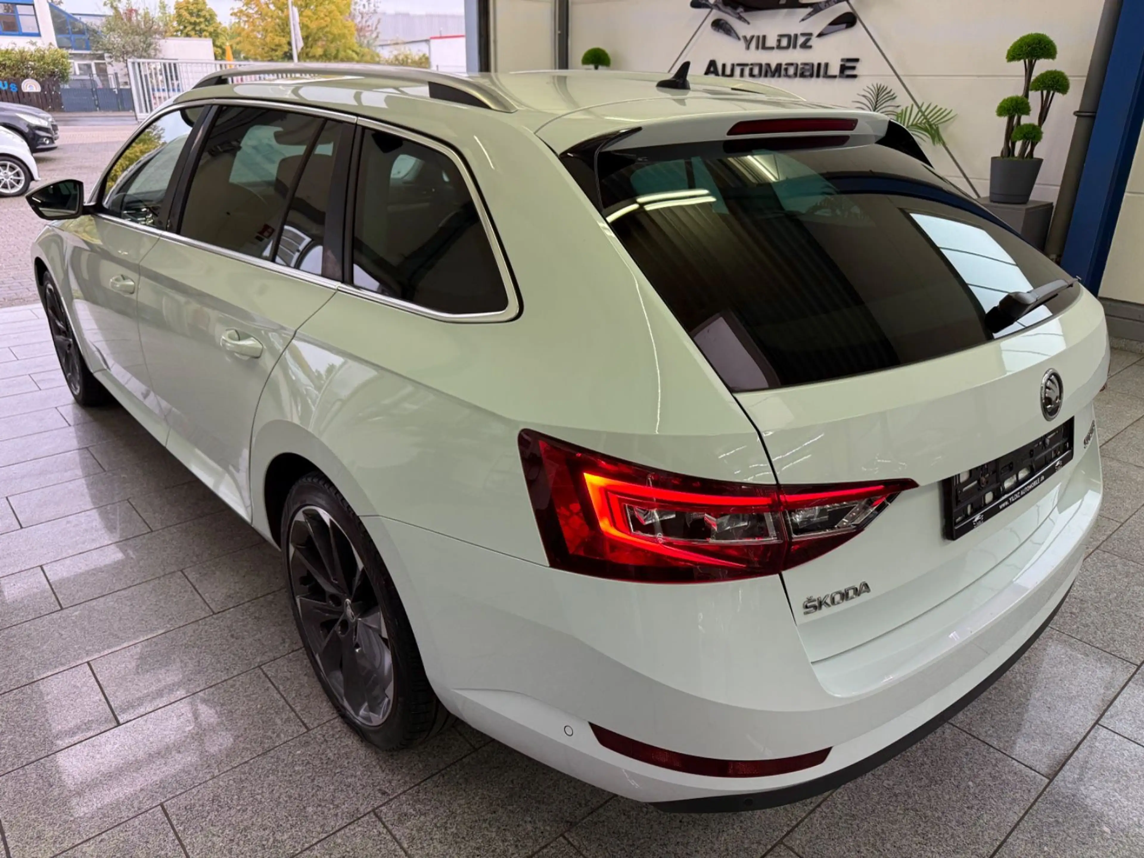 Skoda Superb 2.0 TDI*AUTO*CAM*NAV*BI-XN*MMRY*ACC*STDHZ — photo 9