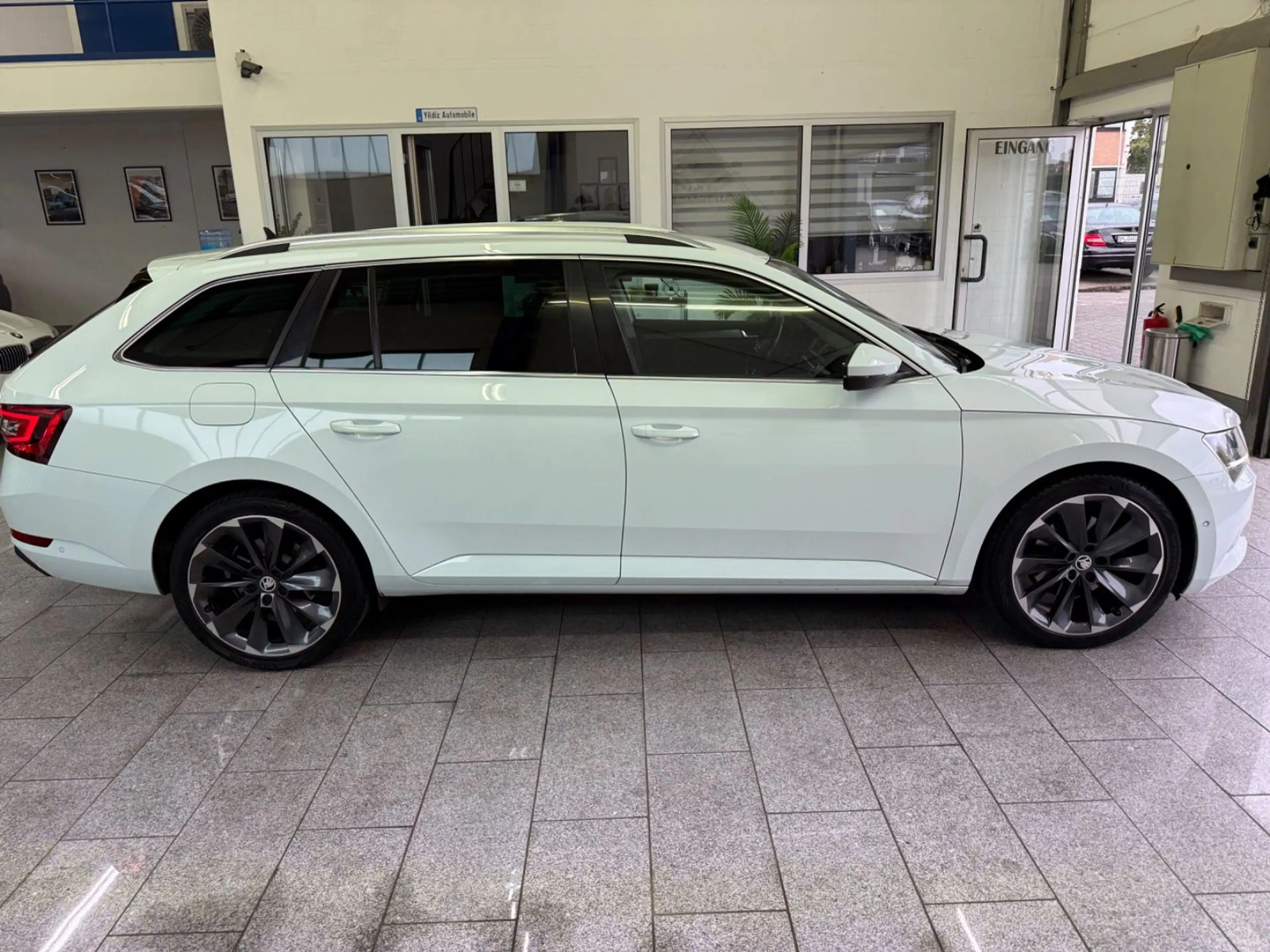 Skoda Superb 2.0 TDI*AUTO*CAM*NAV*BI-XN*MMRY*ACC*STDHZ — photo 6