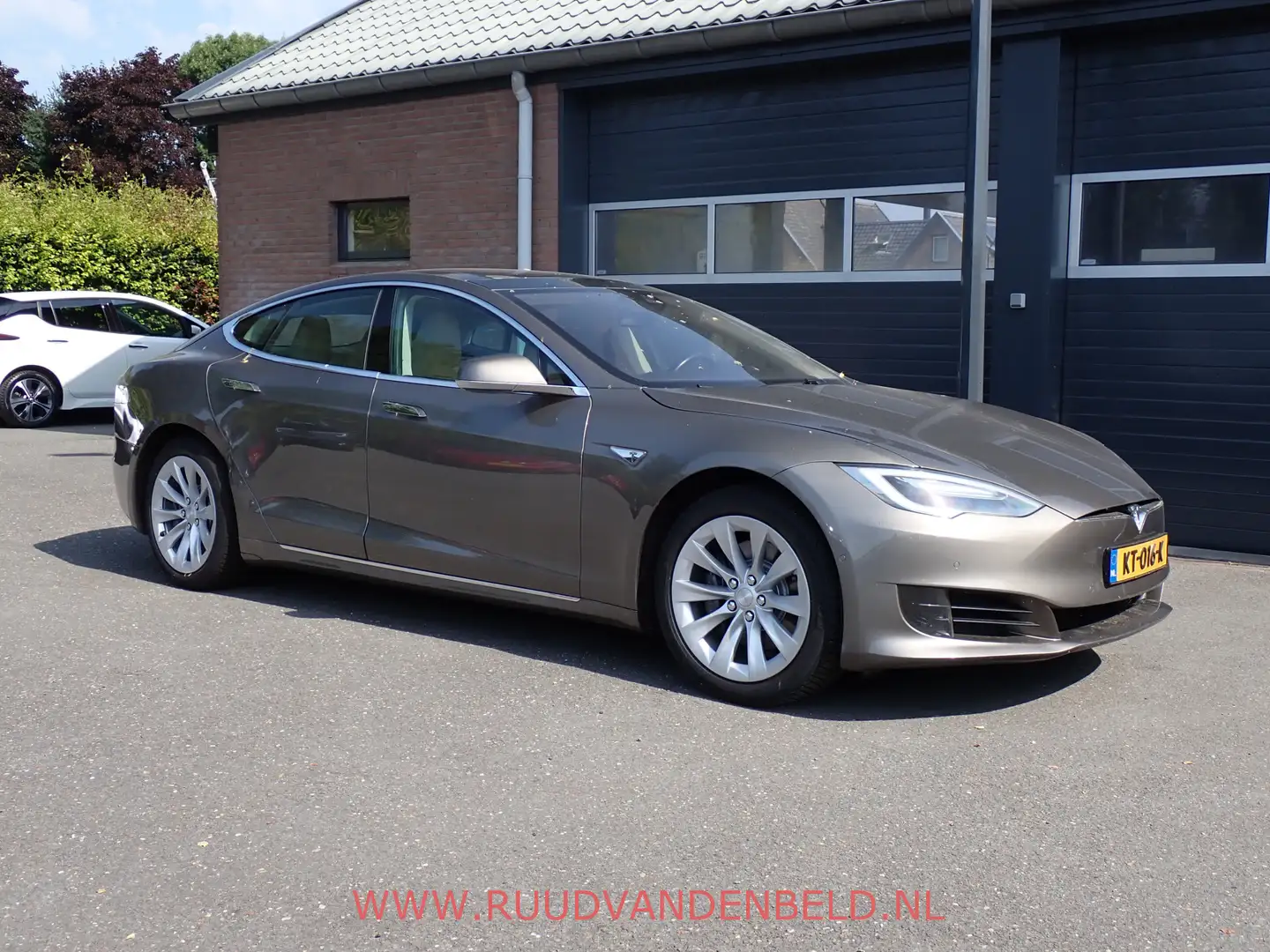 Tesla Model S 75 ! DAMAGE ! MCU2 CCS 90%SOH AUTOPILOT SCHUIFDAK Šedá - 2